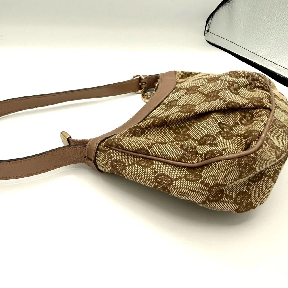 Gucci Tan and Brown Monogram Heart Charm Pochette - Picture 5 of 12
